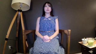 注意看美女的动作,竟用这里夹住工具,下秒直接对闺蜜喷水!_网易视频